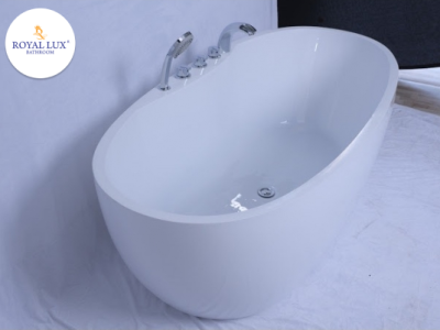 Bồn tắm cao cấp tại công ty Royal Lux