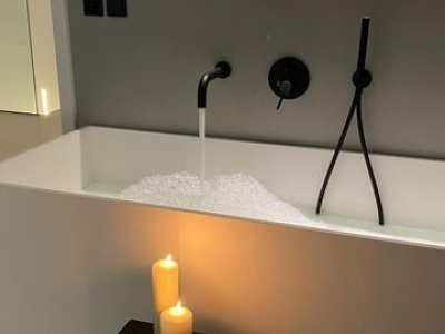 Trải Nghiệm Sang Trọng Với Bồn Tắm Royal Lux